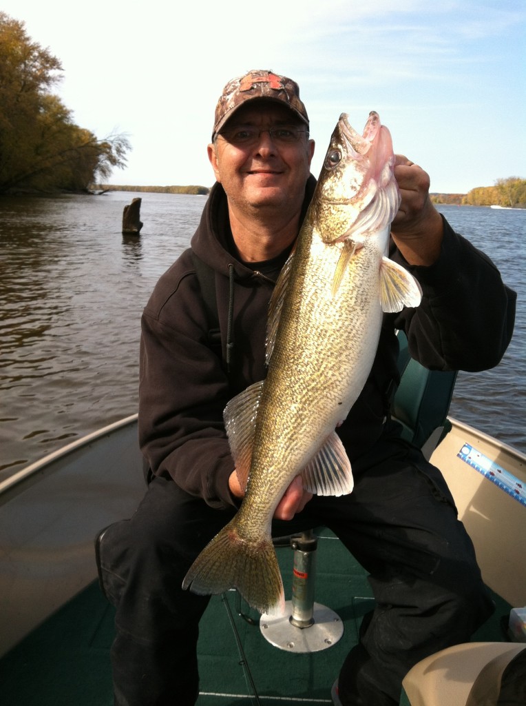 Ranger/Evinrude Pro Chris Burns with a chunky 23 inch walleye from an outing with Spike from the new walleyewisdom.com headquarters at Bellevue, IA!  Chris caught the fish on a Hutch jig with a big plastic tail!