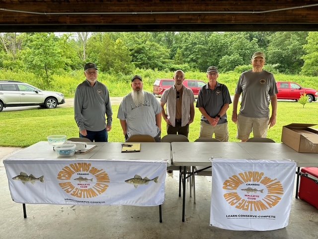 Camp Courageous Fisheree group photo with volunteers and participants