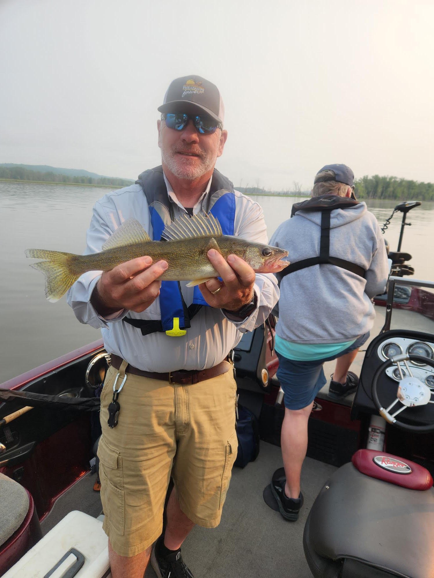 River scene with Pool 10 tournament boats (gallery view)